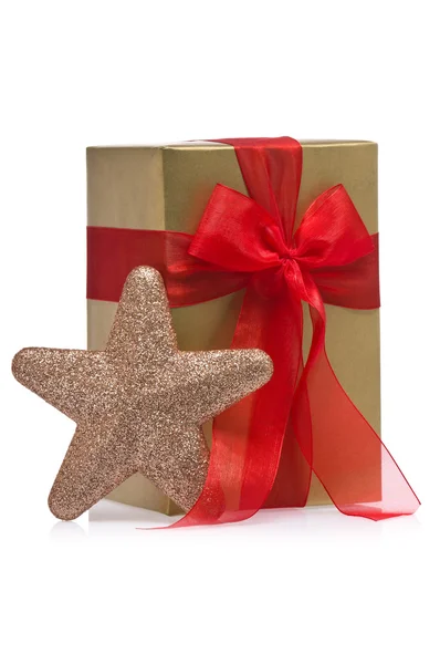 Presente decorado com uma estrela de brilho — Fotografia de Stock