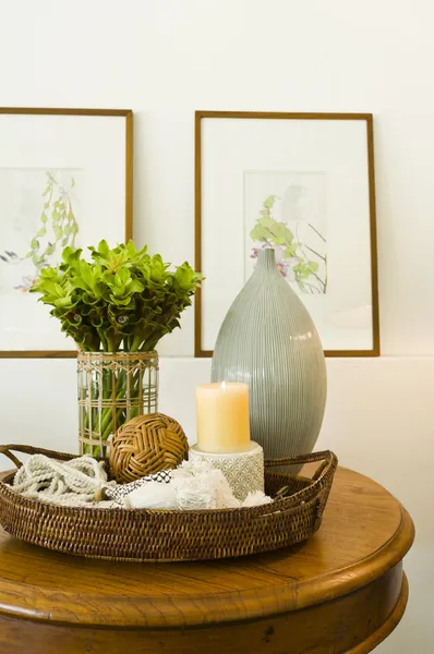 Flower arrangement in beautiful interior setting — Stock Photo, Image