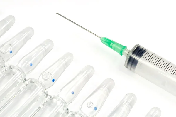 Egyszer használatos fecskendő és vakcina — Stock Fotó