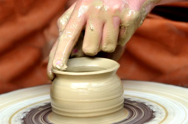 Clay pot on the wheel — Stock Photo, Image