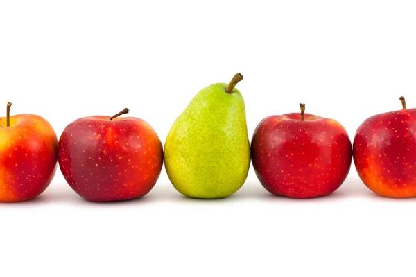 Ряд фруктов - груша и яблоки — стоковое фото
