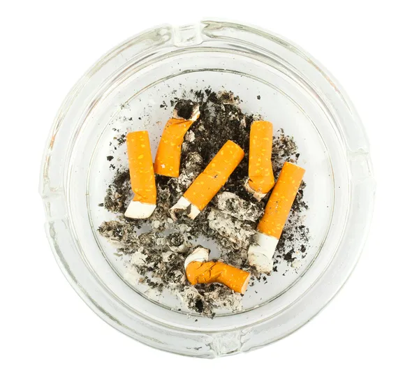 Cinzeiro com pontas de cigarro entupidas — Fotografia de Stock