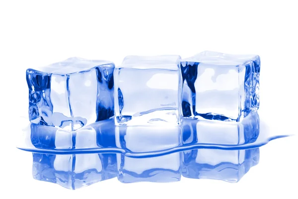 Tres cubitos de hielo con agua — Foto de Stock