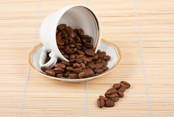Чашка і кавові зерна — стокове фото