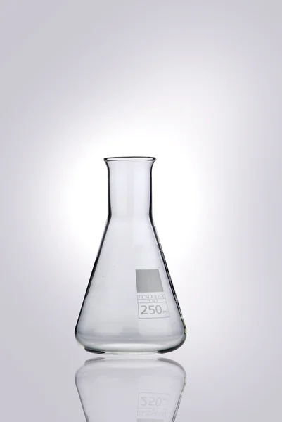 Szklany sprzęt laboratoryjny — Zdjęcie stockowe