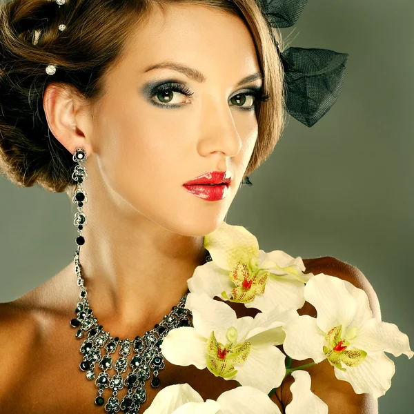 Photo of beautiful girl in weddings decorations in fashion style — Stock Photo, Image