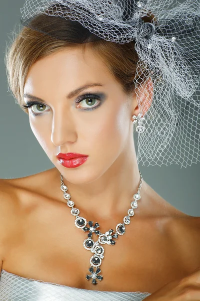 결혼식 장식 패션 스타일에서에서 아름 다운 여자 사진 — 스톡 사진