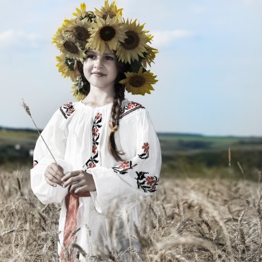 vintag Ulusal giysiler içinde güzel bir kız bir fotoğraf olduğunu