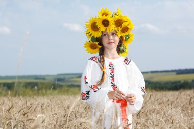 vintag Ulusal giysiler içinde güzel bir kız bir fotoğraf olduğunu