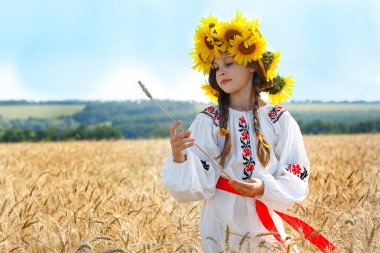 vintag Ulusal giysiler içinde güzel bir kız bir fotoğraf olduğunu