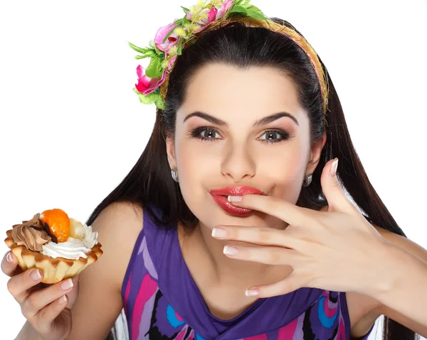 Young, beautiful brunette with fruit cake — Stock Photo, Image