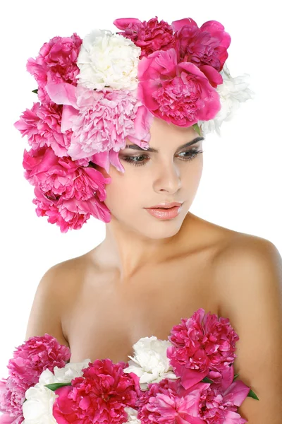 粉色的花的漂亮年轻女孩 — 图库照片