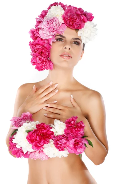 ピンクの花と美しい若い女の子 — ストック写真