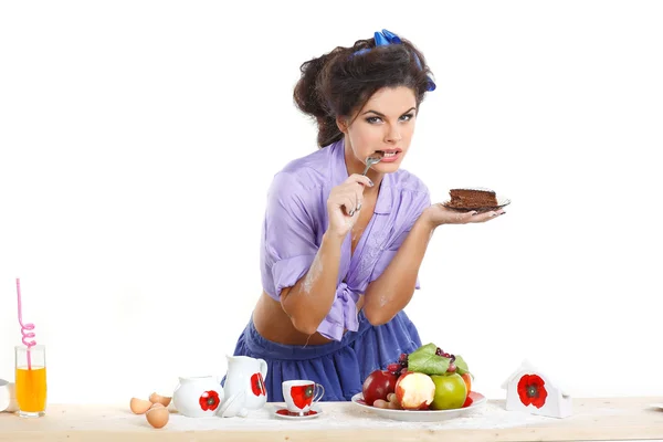 Zdjęcie seksualne brunetka w kuchni w stylu pinap — Zdjęcie stockowe