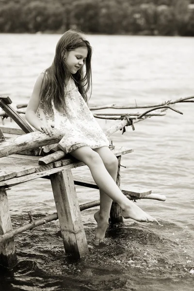 Little girl a park near the river — Stock Photo, Image