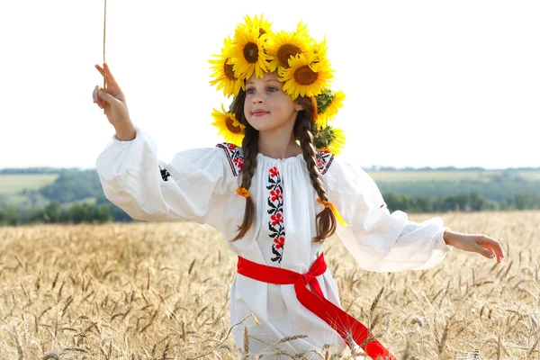 A photo of little beautiful girl is in vintag national clothes — Stock Photo, Image