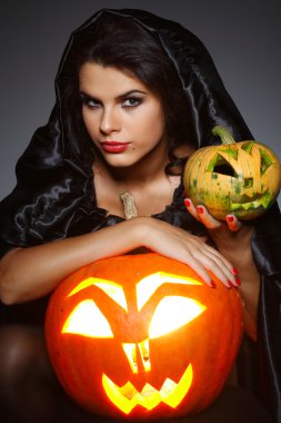 Cadı halloween gece elbiseli cinsel esmer