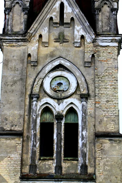 Старая башня лютеранской церкви — стоковое фото