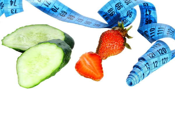 Two pieces of cucumber, strawberries and a metre measure ruler — Stock Photo, Image