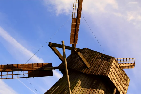 A windmill and a blue sky — Stock Photo, Image
