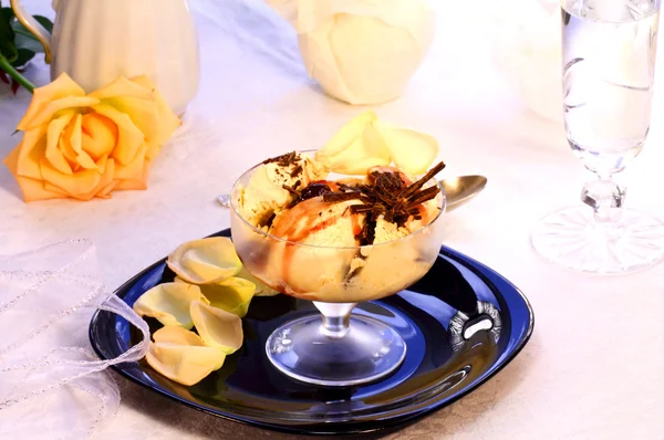 Ice cream with a chocolate and a strawberry syrup — Stock Photo, Image