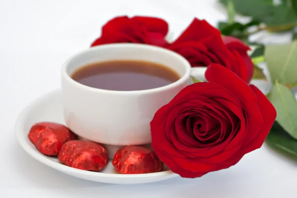 stock image Cup of tea and a bouquet of roses