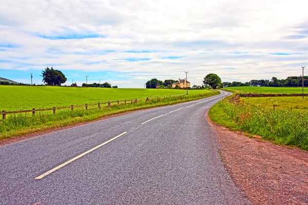 Een weg op het platteland — Stockfoto
