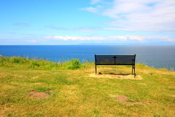 A bench on the seashore — Stock Photo, Image