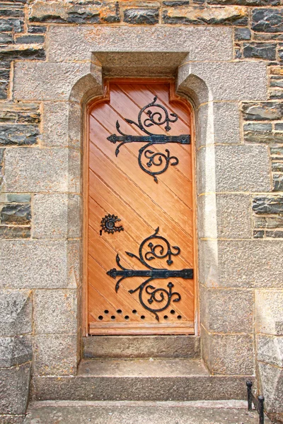 Velho. porta da igreja — Fotografia de Stock