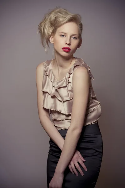 Beautiful blond fashion girl — Stock Photo, Image