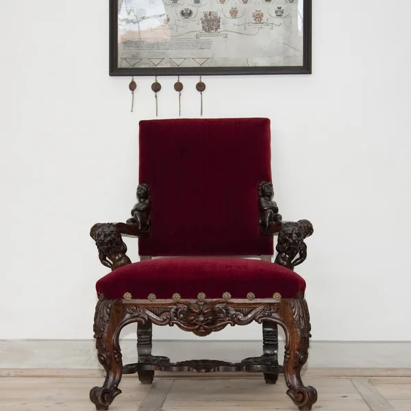 Röd luxury vintage stol — Stockfoto