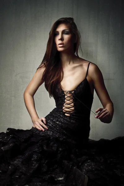 Mode meisje in zwarte kleding — Stockfoto
