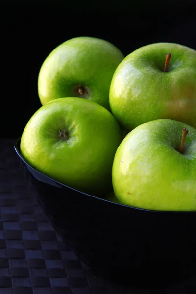 Stylowe zielone babcia smith jabłka — Zdjęcie stockowe