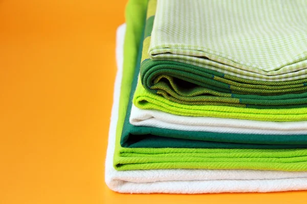 Montón de toallas de cocina de lino con espacio para su texto — Foto de Stock