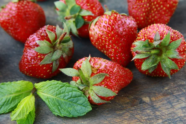 Fresh ripe organic strawberries wonderful dessert — Stock Photo, Image