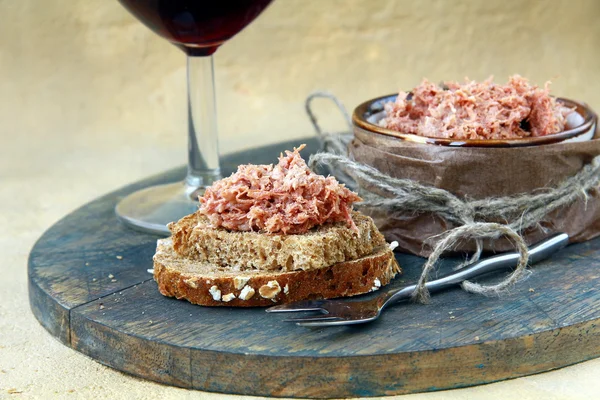 Pate of duck meat Rillettes de Canard with a glass of wine — Stock Photo, Image