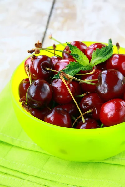 Fresh organic ripe black cherry with mint leaf — Stock Photo, Image