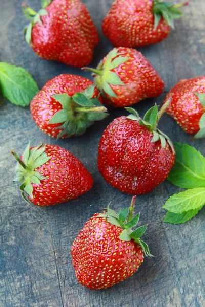 Frische reife Bio-Erdbeeren wunderbares Dessert — Stockfoto
