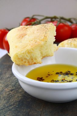 İtalyan focaccia ekmek zeytin yağı ile