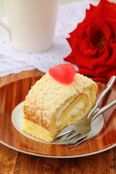 stock image Biscuit roulade with cream and white chocolate