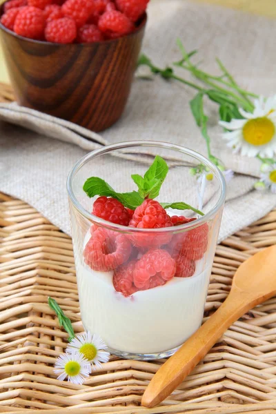 Dessert sweet cream with raspberries in a cup — Stock Photo, Image