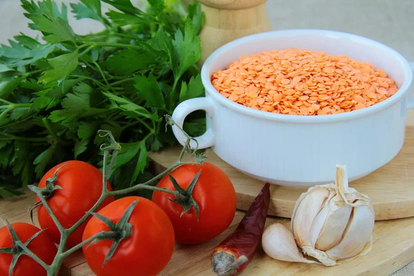 Ingredients for lentil soup, tomatoes, red lentils — Stock Photo, Image