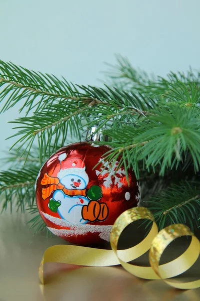 Yeni yıl ağacı fir Noel süslemeleri ile — Stok fotoğraf