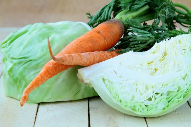 yeşil lahana ve havuç salatası malzemeler