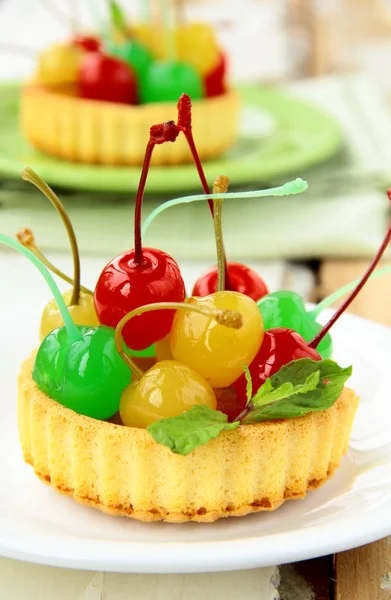 Deser tort z wiśniami koktajl kolorowy — Zdjęcie stockowe