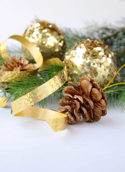 Nový rok stromů jedle s vánoční ozdoby — Stock fotografie