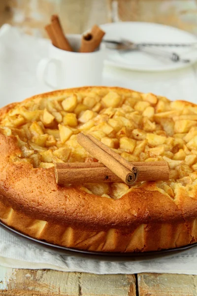 Domácí jablečný koláč a skořice stick — Stock fotografie