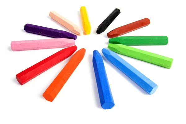 Кольорові воскові олівці на ізольованих — стокове фото