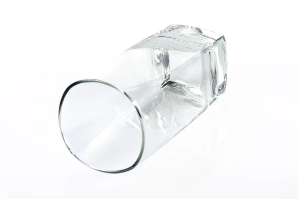 Glas auf Weiß isoliert — Stockfoto