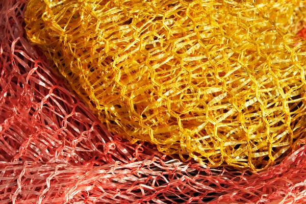 Жовта і червона пластикова сітка — стокове фото